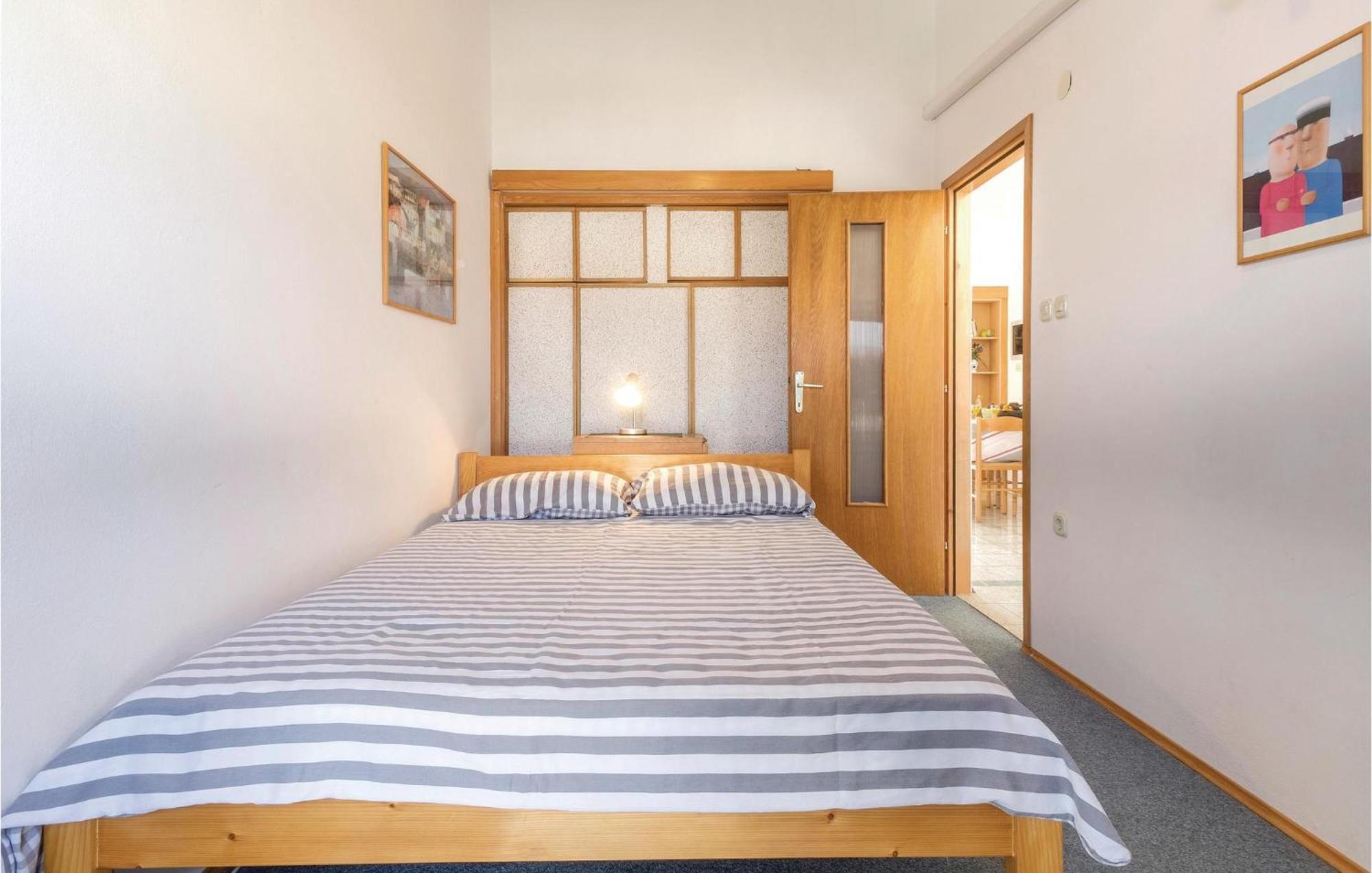Lovely Apartment In Fazana With House Sea View Phòng bức ảnh